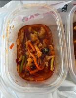 女子称外卖吃出一节破损电池 商家拒绝陪同就医