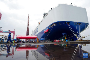 “中国制造”全球最大汽车运输船交付