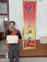 男子从冰河里救出一条命，又把万元奖金全捐了