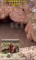 也门男子徒手攀登火山口坠入硫磺湖 网红极限挑战酿悲剧