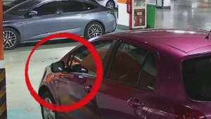 车中4万多现金被盗民警破案 监控死角现转机