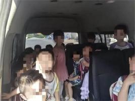 广东2人严重超载拉未成年人被刑拘 超员142%安全隐患大