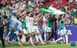 “为了看世界杯，我们卖掉了骆驼” 足球老司机 梅西登场观众沸腾