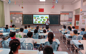 老师借独角仙给学生们长见识，背后为何没有官方策划？