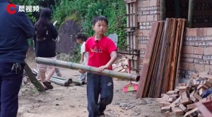 女老师回村9年学校从13人增至293人