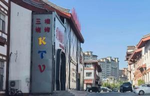 教师卷入冲突致人轻伤 不服降岗降薪 见义勇为还是防卫过当？