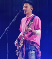 东北大哥来谢霆锋演唱会也得叫老公