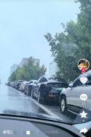 为躲积水把车停高架上算违章吗 紧急避险情有可原