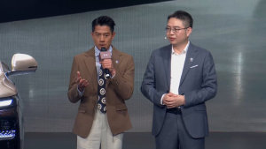 郭富城为一家五口换新车！把居家舒适搬进座舱