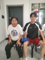 曾牵视障母亲就医的庐江小伙返校 孝顺事迹温暖人心