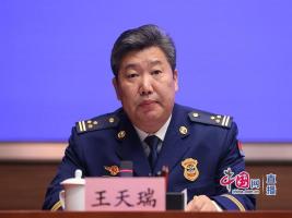 手机半夜充电起火致4死2伤 消防局强调自救关键技能
