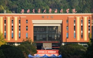 不强制大学教师坐班，当成共识