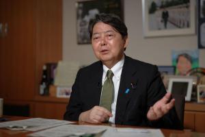 日本改组内阁，看点在于：高市最大的对手出现了 林芳正出走引发关注