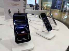 iPhone新机开售 有人一口气买3部 囤货商赌涨失败