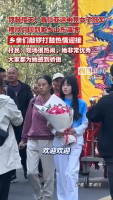 穆欣月回家老乡们敲锣打鼓欢迎 乡亲热情迎接亚运冠军
