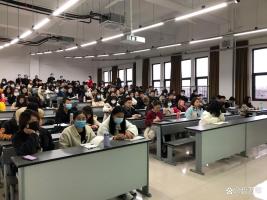女子刚退休就读研：瞒着丈夫备考 重新定义人生下半场