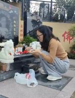 儿子坠亡后丈夫希望维持婚姻 每月补贴1万元引发争议