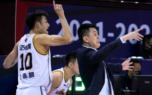 杨鸣称下次京辽大战见真章 "劳模"赵继伟赛后加练