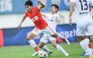 亚军争夺广州队形势占优，郑智刷新最年长出场纪录