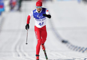 残奥越野滑雪长距离传统技术站姿 中国包揽二三名