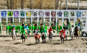 四川炉霍鲜水河畔千骑驰骋 演绎"体育+红色文旅"新范式