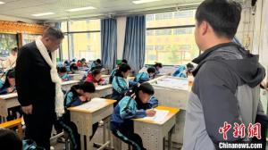 重庆名师赴昌都送教 点亮雪域高原智慧之光