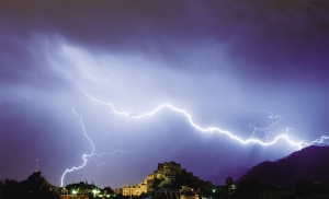 西藏进入雷电高发季气象专家支招如何预防雷击