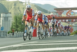 从博物馆到布宫 国际级自行车赛在拉萨“狂飙”