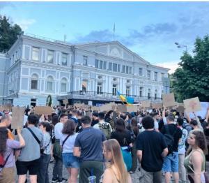 乌克兰多地爆发反政府示威 争议法案引发抗议浪潮