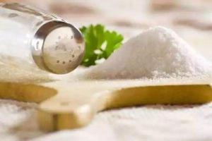 关于食盐的三个误区，盲目低盐饮食有隐患