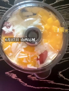 女子吐槽蛋糕中间有大洞，实际上蛋糕只占盒子的百分之五六十