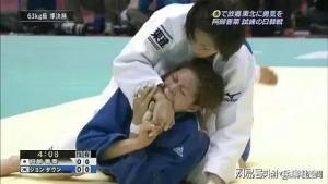 插完哈萨克斯坦选手眼睛后，韩国柔道选手咬日本选手