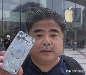 演员刘金称将召开发布会 为大家带来关于怒摔苹果手机事件的最新消息