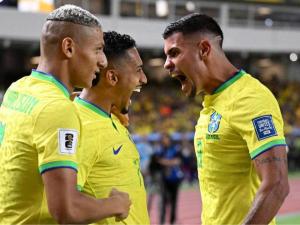 迪亚斯双响 哥伦比亚2-1逆转巴西 ，现场 4 万主队球迷狂欢庆祝