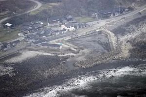 日本地震导致部分海域海底抬升变陆地