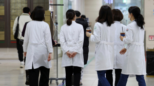 韩国医生“辞职潮”事件因何而起？要加薪，怕内卷