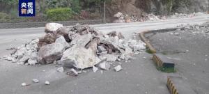 花莲地震引发山体滑坡 苏花公路交通受阻