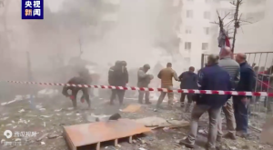 俄一居民楼遇袭坍塌已致13伤 俄方：按恐袭调查乌方袭击事件