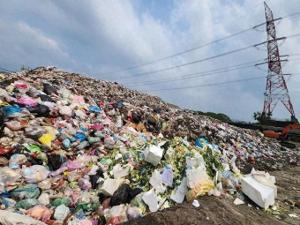 台湾垃圾山成灾，官员称清理要用12年 环保困境挑战"行动创新内阁