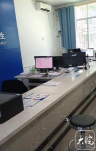 重庆一镇政府办事大厅仅一人在岗 办事效率引质疑