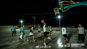 农民自建篮球场 20年乐当乡村教练 点亮乡村篮球梦