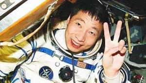 杨利伟在太空时儿子上来就问吃了吗？第一个中国人上太空已经21年了！