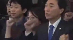 韩在野党高呼尹锡悦和金建希回家吧 弹劾声浪高涨