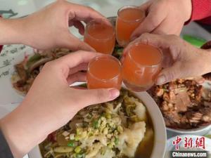 DIY飲品漸成餐桌“新寵” 掀起消費(fèi)新風(fēng)潮