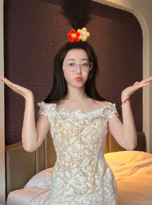 紧急求助！蒋梦婕让大家帮忙选华表奖发型