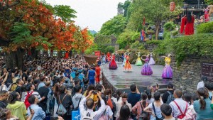 五一第一天湖北夷陵各景區(qū)人從眾 文旅活動(dòng)精彩紛呈