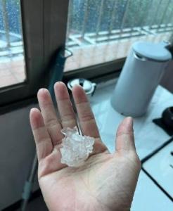 廣州白云花都下冰雹了 強對流天氣來襲