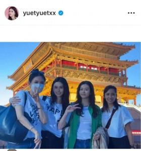 57歲邱淑貞攜倆女兒游西安 母女同框似姐妹