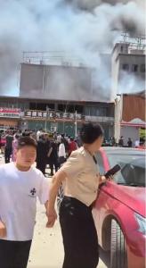 當?shù)鼗貞?yīng)婚宴酒店突然起火 火災(zāi)未致傷亡,，賠償協(xié)商中