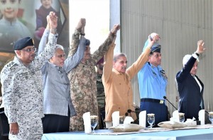 巴總理對(duì)殲10C豎起大拇指說明了什么 巴基斯坦空軍勝利宣言